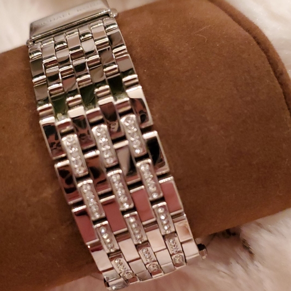 Michael Kors rose gold face watch - Picture 5 of 8